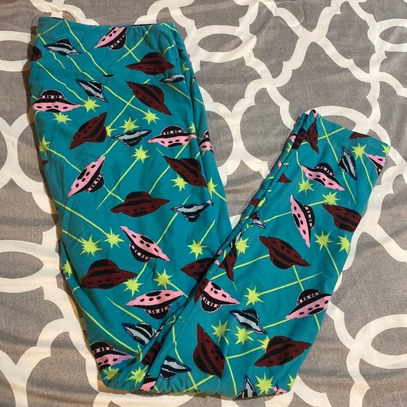 Lularoe spaceship Tall and Curvy leggings - Picture 1 of 3